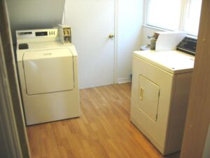8 Lndry Rm-1000